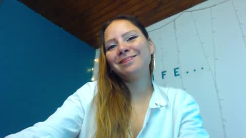 Snapshot of camila_delarosa chatting on December 27, 12:23 pm camila online show from December 27, 12:23 pm