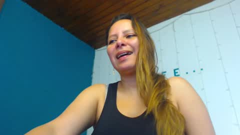 Snapshot of camila_delarosa chatting on January 21, 1:22 pm camila online show from January 21, 1:22 pm