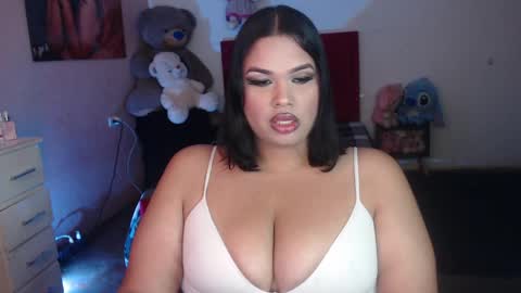 Snapshot of camila_fuenmayor chatting on April 23, 7:20 am online show from April 23, 7:20 am