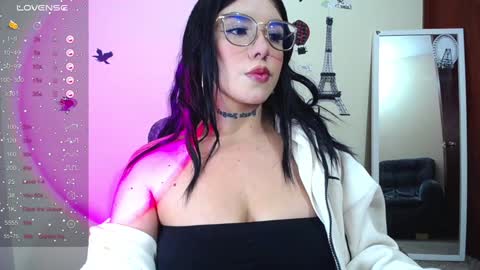 Snapshot of camila_pandora_ch chatting on January 22, 3:29 pm Cami online show from January 22, 3:29 pm