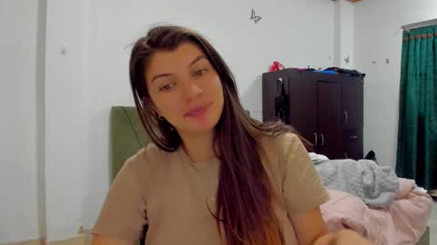 Snapshot of camila_tailor chatting on December 18, 5:52 pm Camila online show from December 18, 5:52 pm