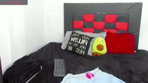 Snapshot of camila_valenciia_ chatting on June 21, 12:35 am Camila online show from June 21, 12:35 am