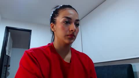 Snapshot of camilaaoficial chatting on November 15, 1:25 am Camila online show from November 15, 1:25 am