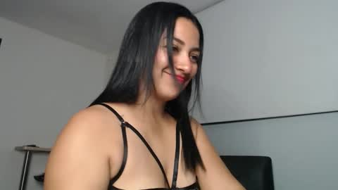 Snapshot of camilaaoficial chatting on December 17, 3:56 am Camila online show from December 17, 3:56 am