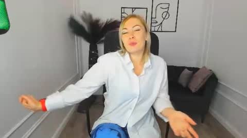 camilafatem online show from September 15, 8:20 pm