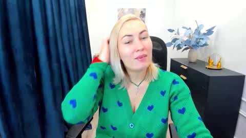 camilafatem online show from October 6, 11:40 am
