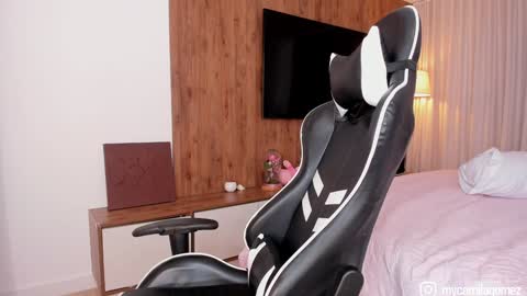 Camila online show from October 6, 8:06 pm