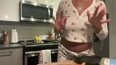 Snapshot of camiliakxoxo chatting on November 18, 3:34 am camiliakxoxo online show from November 18, 3:34 am