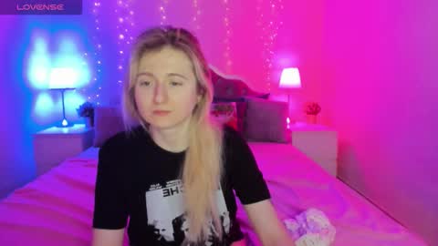 camilladreamer online show from February 8, 8:45 pm