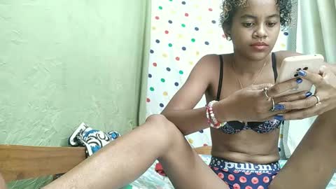 Snapshot of camillah02 chatting on October 18, 8:15 am camillah02 online show from October 18, 8:15 am