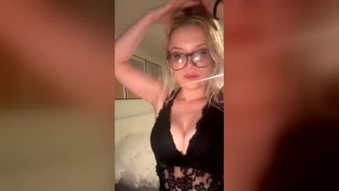 Snapshot of camilleclairexo chatting on March 26, 7:03 am camilleclairexo online show from March 26, 7:03 am