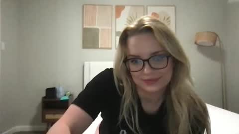 Snapshot of camilleclairexo chatting on March 27, 9:10 am camilleclairexo online show from March 27, 9:10 am