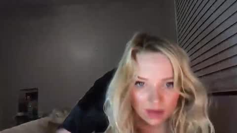 Snapshot of camilleclairexo chatting on April 4, 8:12 am camilleclairexo online show from April 4, 8:12 am