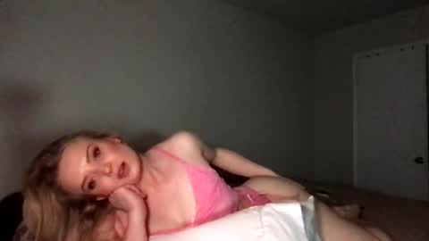 Snapshot of camilleclairexo chatting on April 20, 3:31 am camilleclairexo online show from April 20, 3:31 am