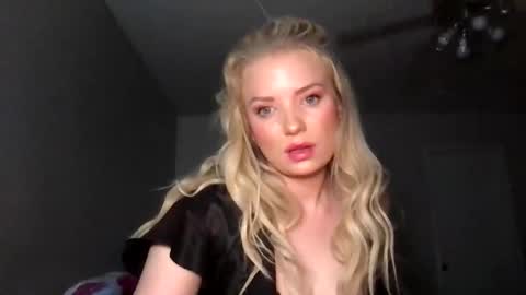 Snapshot of camilleclairexo chatting on April 23, 6:58 am camilleclairexo online show from April 23, 6:58 am