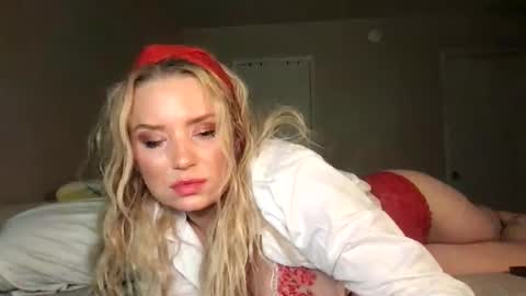 Snapshot of camilleclairexo chatting on April 25, 5:21 am camilleclairexo online show from April 25, 5:21 am