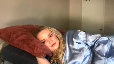 Snapshot of camilleclairexo chatting on April 27, 6:50 pm camilleclairexo online show from April 27, 6:50 pm