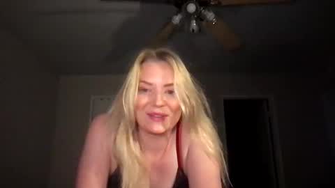 Snapshot of camilleclairexo chatting on April 30, 5:36 am camilleclairexo online show from April 30, 5:36 am