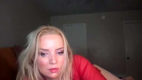 Snapshot of camilleclairexo chatting on May 7, 6:19 am camilleclairexo online show from May 7, 6:19 am