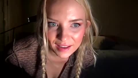 Snapshot of camilleclairexo chatting on May 12, 6:54 am camilleclairexo online show from May 12, 6:54 am