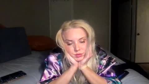 Snapshot of camilleclairexo chatting on May 13, 7:39 am camilleclairexo online show from May 13, 7:39 am