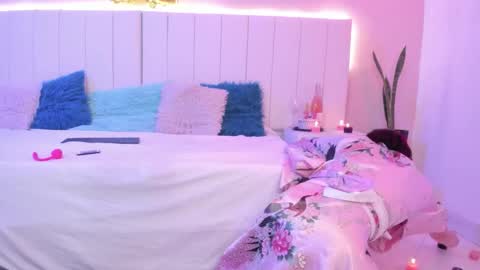 C A M I L L E N    Help me get to the top online show from October 10, 10:20 pm