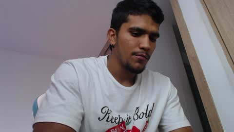 camilo_contre21 online show from March 27, 8:52 pm