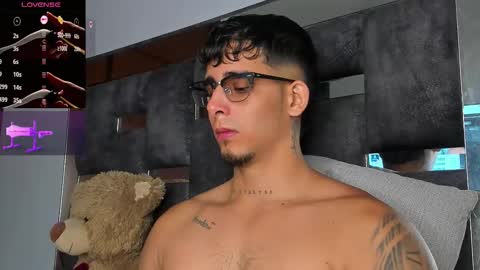   INDEPENDENT MODEL online show from October 4, 8:34 am