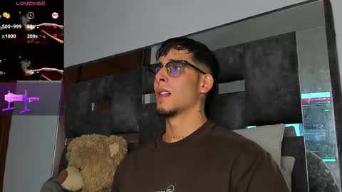   INDEPENDENT MODEL online show from October 28, 11:36 am