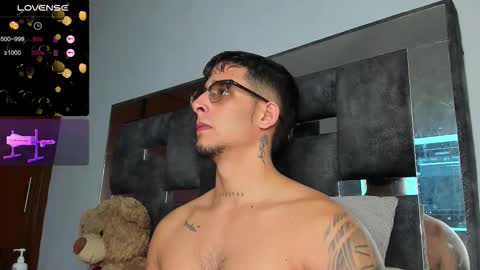 Snapshot of camilo_ospina_ chatting on December 4, 3:16 am INDEPENDENT MODEL online show from December 4, 3:16 am