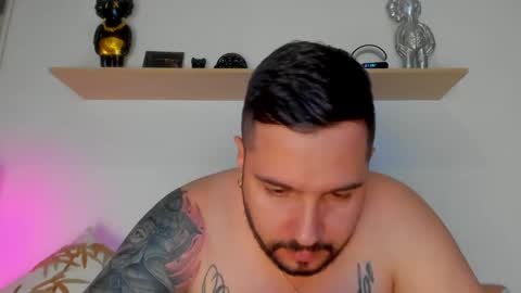 camilo_restrepo21 online show from October 2, 2:18 am