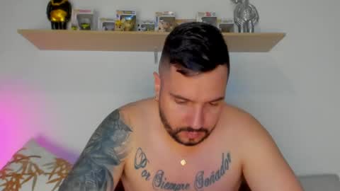 camilo_restrepo21 online show from October 26, 11:42 pm