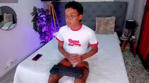 Snapshot of camilo_santoss chatting on July 3, 12:44 pm camilo_santoss online show from July 3, 12:44 pm