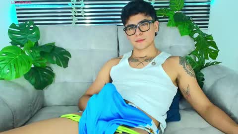 Snapshot of camilo_xcam chatting on April 29, 10:27 pm CAMILO online show from April 29, 10:27 pm