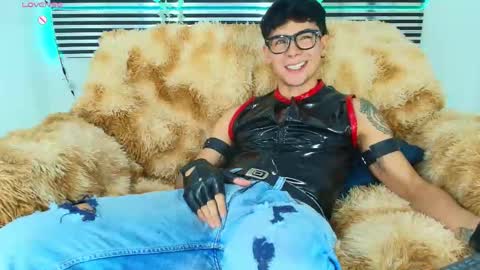Snapshot of camilo_xcam chatting on May 5, 9:56 pm CAMILO online show from May 5, 9:56 pm