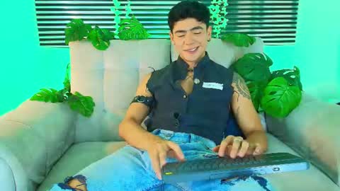 Snapshot of camilo_xcam chatting on June 8, 9:48 pm CAMILO online show from June 8, 9:48 pm