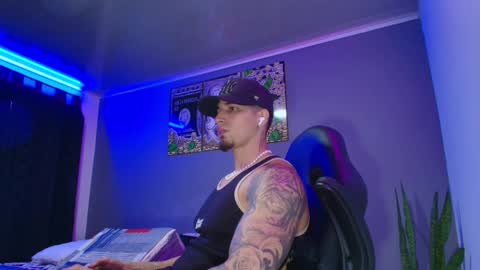 Snapshot of camiloalvarezzz3 chatting on October 9, 7:45 pm CAMILO online show from October 9, 7:45 pm