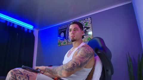 Snapshot of camiloalvarezzz3 chatting on October 21, 12:06 pm CAMILO online show from October 21, 12:06 pm