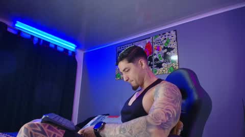 Snapshot of camiloalvarezzz3 chatting on October 22, 1:44 pm CAMILO online show from October 22, 1:44 pm