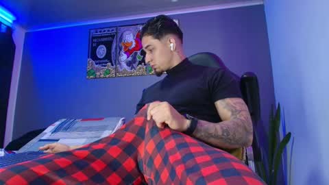 Snapshot of camiloalvarezzz3 chatting on October 24, 2:02 pm CAMILO online show from October 24, 2:02 pm