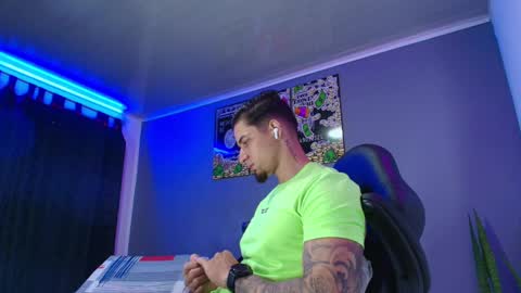 Snapshot of camiloalvarezzz3 chatting on November 6, 12:06 pm CAMILO online show from November 6, 12:06 pm