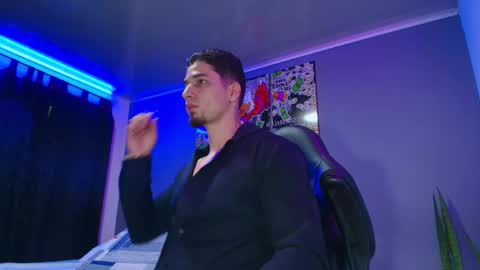 Snapshot of camiloalvarezzz3 chatting on November 20, 1:44 pm CAMILO online show from November 20, 1:44 pm