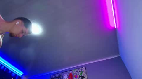 Snapshot of camiloalvarezzz3 chatting on November 21, 1:54 pm CAMILO online show from November 21, 1:54 pm