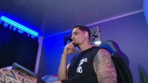 Snapshot of camiloalvarezzz3 chatting on November 25, 12:38 pm CAMILO online show from November 25, 12:38 pm