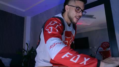 Snapshot of camilowatson chatting on March 6, 2:30 am Camilo Watson online show from March 6, 2:30 am