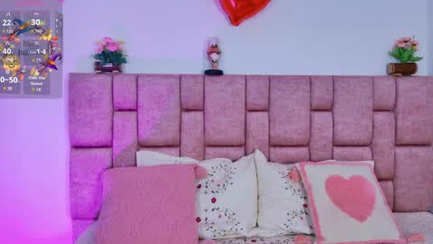 camiluxe online show from October 18, 1:01 pm