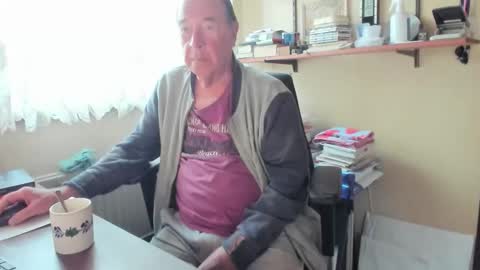 Snapshot of cammee chatting on October 6, 10:45 am Cammee online show from October 6, 10:45 am