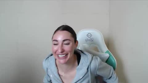 Snapshot of cammila_horn chatting on October 22, 7:52 am cammila horn online show from October 22, 7:52 am