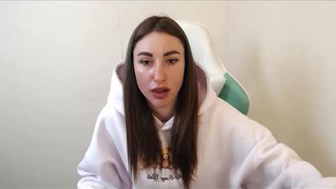 Snapshot of cammila_horn chatting on October 31, 12:17 pm cammila horn online show from October 31, 12:17 pm