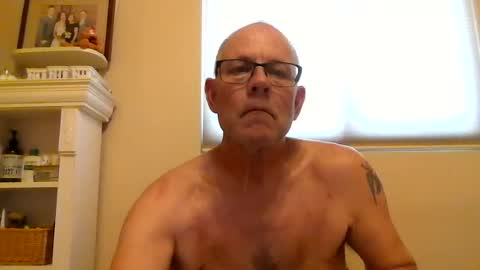 Snapshot of camperjay chatting on July 10, 10:01 pm james online show from July 10, 10:01 pm